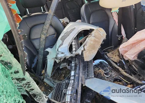 2016 Mercedes-Benz C 300 z USA, uszkodzony, nr VIN 55SWF4JB3GU123799